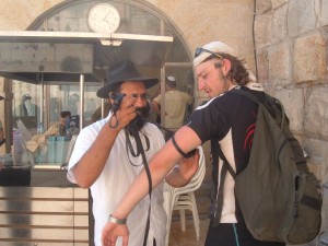יגאל הצדיק בפעולה